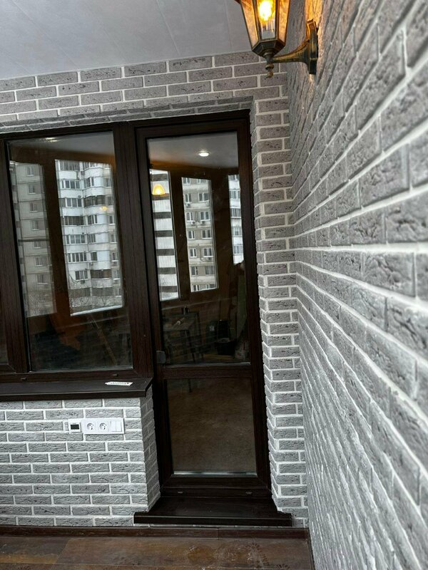 Окно и балконная дверь для установки москитных сеток